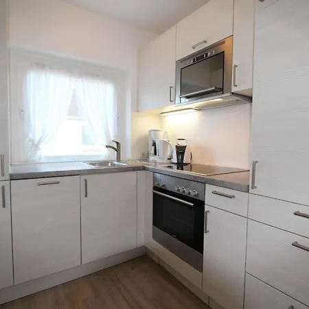 Cora - Im Grund 27, App 85 *